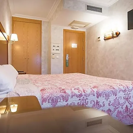 Hotel Abadia Camino Santiago 3*