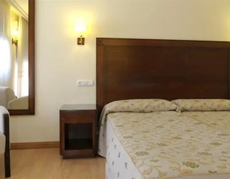 Abadia Camino Santiago 호텔 3*